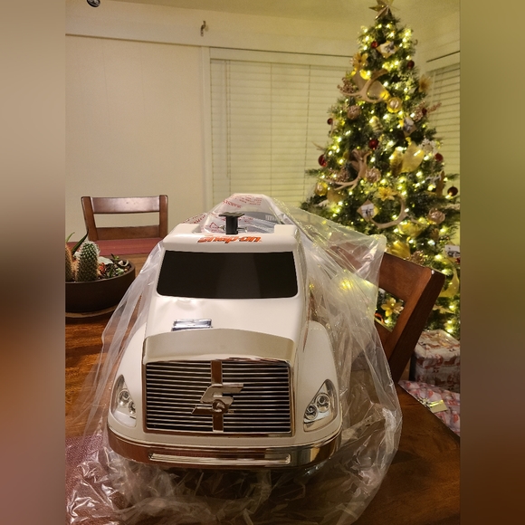 RIDE ON SNAP-ON TRUCK - Picture 7 of 9